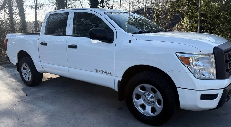 2021 Nissan Titan S 4X4 Crew Cab's photo