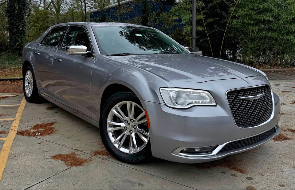 2016 Chrysler 300 C's photo