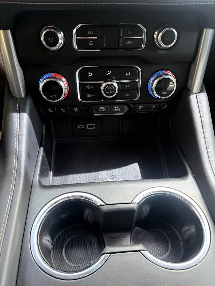 2022 GMC Yukon SLT - Photo 14