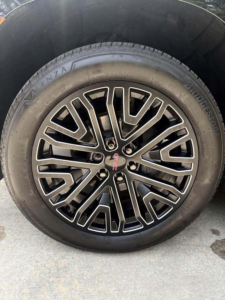2022 GMC Yukon SLT - Photo 18