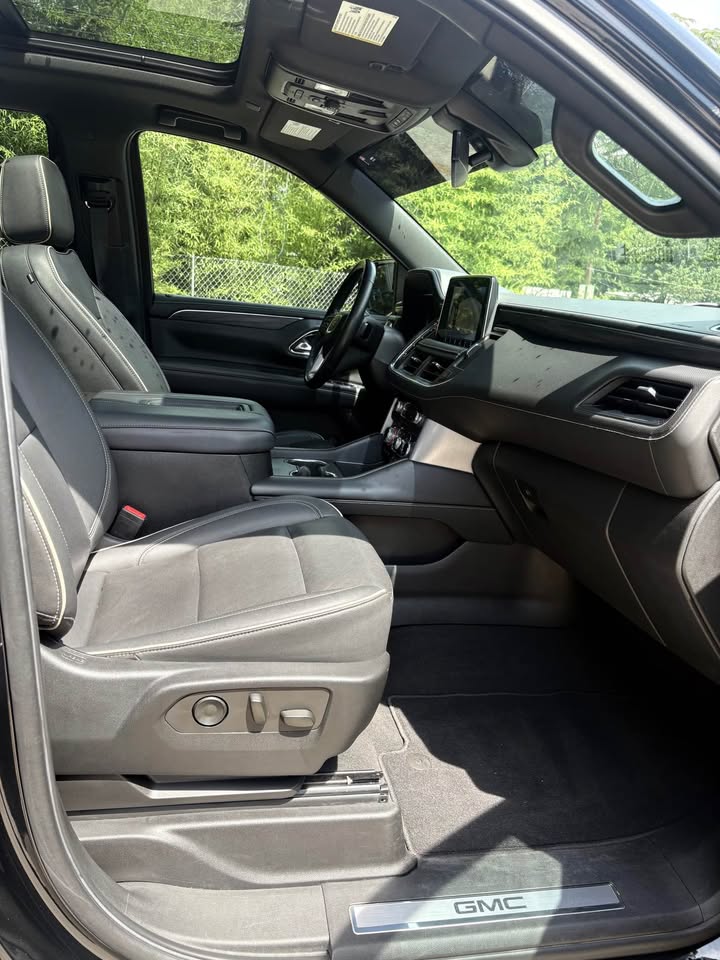 2022 GMC Yukon SLT - Photo 8