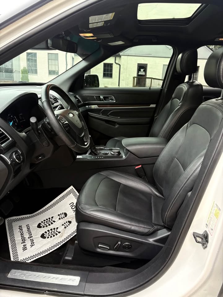 2017 Ford Explorer Limited - Photo 10