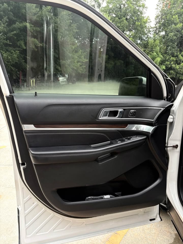 2017 Ford Explorer Limited - Photo 12