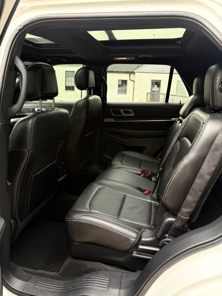 2017 Ford Explorer Limited - Photo 9