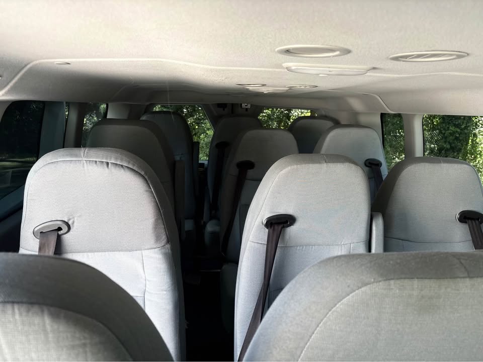 2019 Ford Transit Passenger Van XLT - Photo 10
