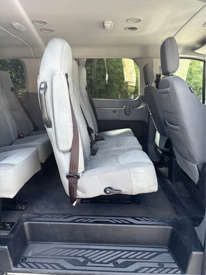 2019 Ford Transit Passenger Van XLT - Photo 9