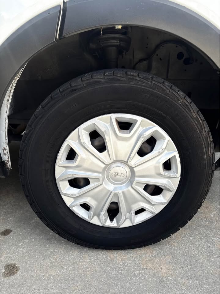 2019 Ford Transit Passenger Van XLT - Photo 19