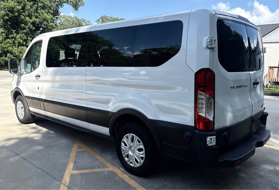 2019 Ford Transit Passenger Van XLT - Photo 6