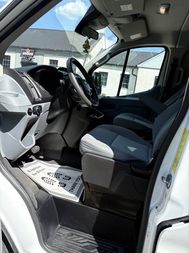 2019 Ford Transit Passenger Van XLT - Photo 7