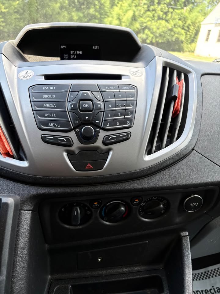2019 Ford Transit Passenger Van XLT - Photo 15