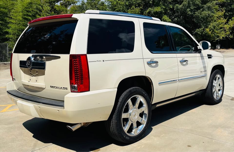 2011 Cadillac Escalade Premium - Photo 6