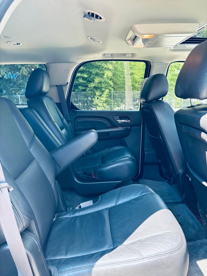 2011 Cadillac Escalade Premium - Photo 15