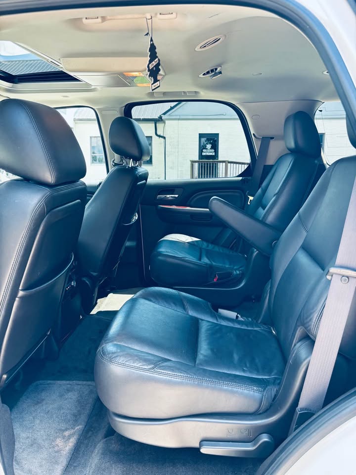2011 Cadillac Escalade Premium - Photo 13
