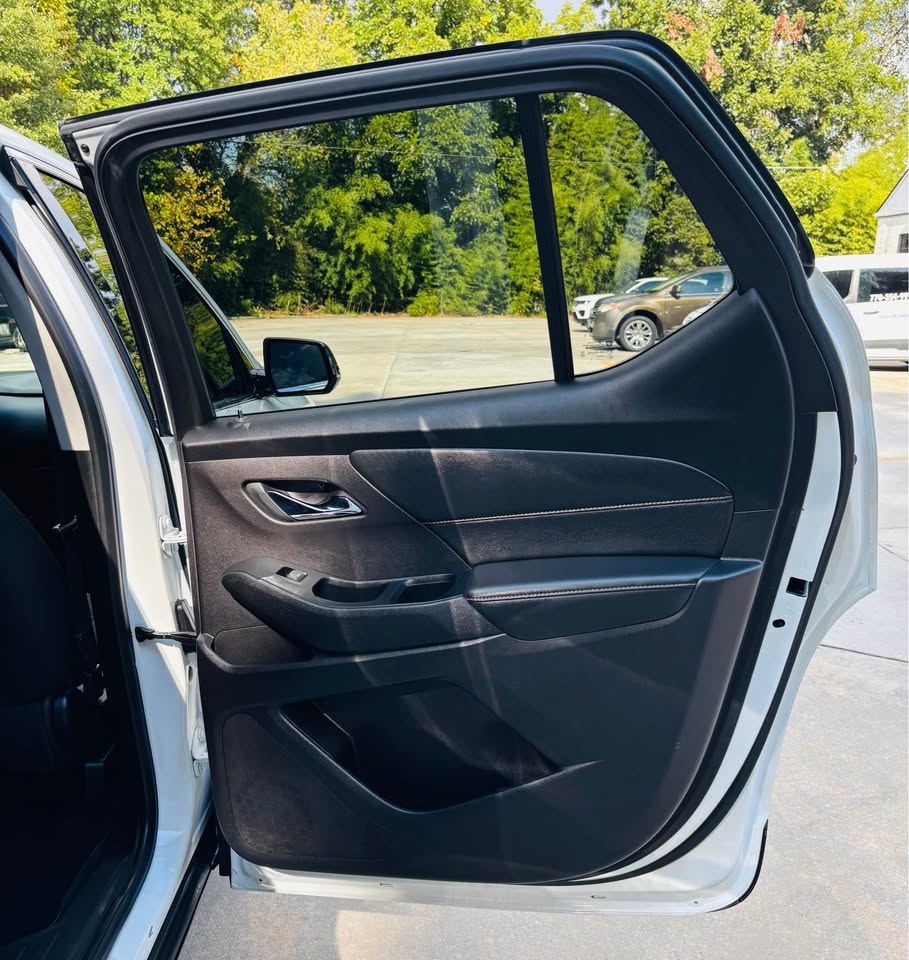 2019 Chevrolet Traverse LS - Photo 15