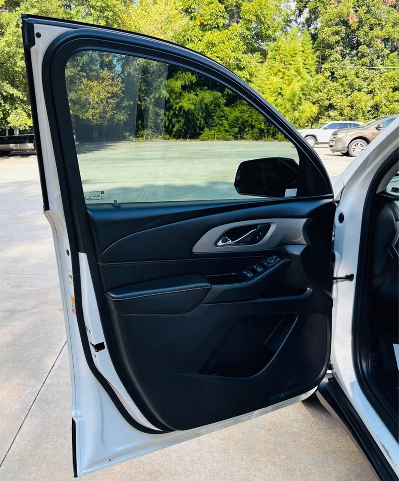 2019 Chevrolet Traverse LS - Photo 11