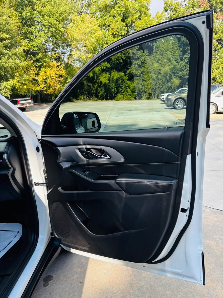 2019 Chevrolet Traverse LS - Photo 17