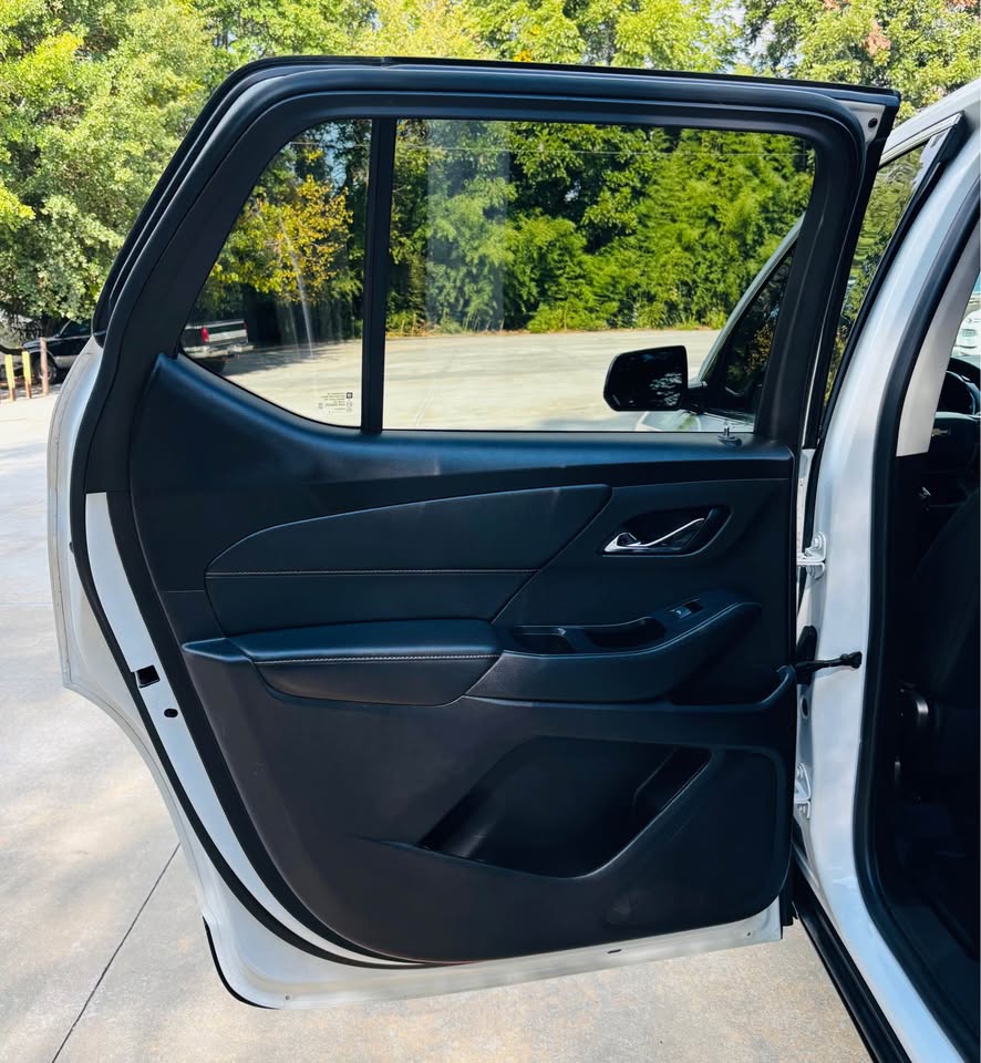 2019 Chevrolet Traverse LS - Photo 13